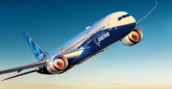 Boeing a enregistré en octobre 10 commandes dont sept attribuées, et a livré 20 avions aux compagnies aériennes. La FAA a éte