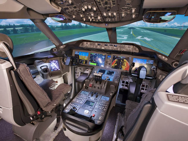 air-journal_Boeing-787-simulator