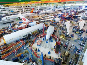 Boeing a enregistré le mois dernier 43 commandes nettes pour ses familles 737 et 787, et remis 46 avions à leurs propriétaires.