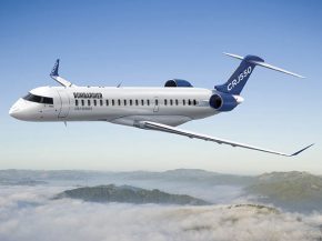Le premier Bombardier CRJ700 réaménagé en CRJ550 de la compagnie aérienne United Airlines a effectué un premier vol entre Mon