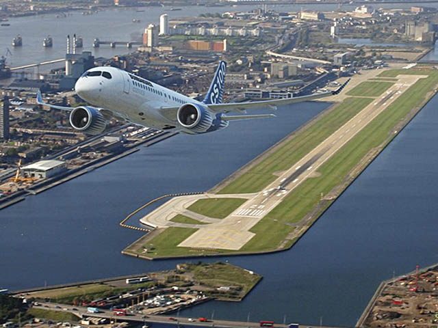 air-journal_Bombardier CS100 Londres City aeroport
