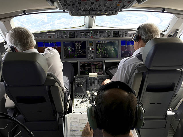 air-journal_Bombardier CSeries cockpit