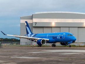 
La compagnie aérienne Breeze Airways a dévoilé lundi la nouvelle livrée de ses Airbus A220-300, dont l’entrée en service a