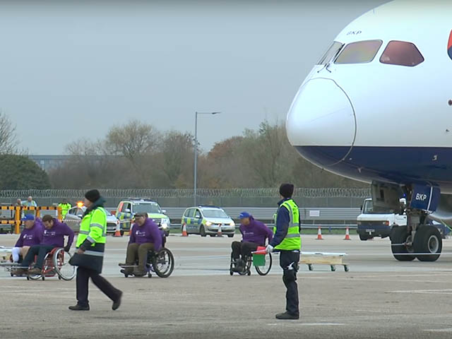Handicap : un Dreamliner tiré par 98 fauteuils roulant (vidéo) 1 Air Journal