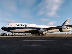 La compagnie aérienne British Airways a présenté hier à Londres un Boeing 747-400 portant la livrée de son prédécesseur, la