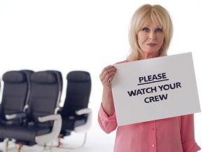 La compagnie aérienne British Airways a de  fait appel à Joanna Lumley, entourée entre autres de Michael Caine, pour sa no
