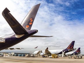 Les syndicats de la compagnie aérienne Brussels Airlines menacent de déclencher des grèves si les rumeurs sont confirmées ce l
