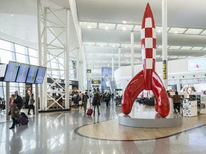 Brussels Airport s’apprête à accueillir 720.000 passagers durant cette semaine de Toussaint, le tout dans une atmosphère belg