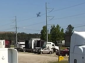 Un avion de transport militaire C-130 s’est écrasé mercredi peu après son décollage de Savannah en Géorgie, les neuf membre