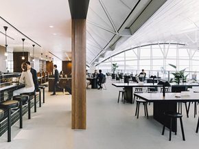 La compagnie aérienne Cathay Pacific a dévoilé son nouveau salon à l’aéroport de Hong Kong, The Deck, qui ouvrira ses porte