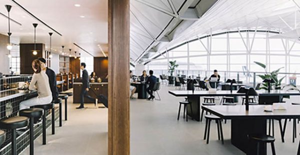 La compagnie aérienne Cathay Pacific a dévoilé son nouveau salon à l’aéroport de Hong Kong, The Deck, qui ouvrira ses porte