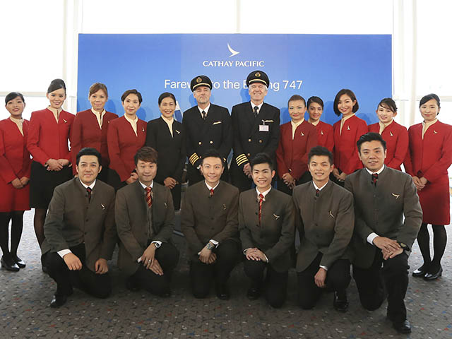 air-journal_cathay-pacific-747-400-b-huj-equipage