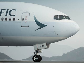 air-journal_Cathay Pacific 777-300ER new look close