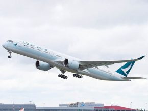 La compagnie aérienne Cathay Pacific a pris possession du premier des vingt Airbus A350-1000 attendus, dont elle devient le deuxi