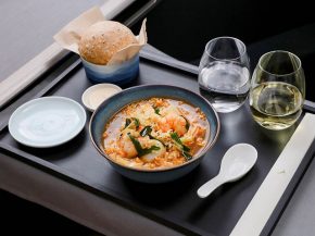 La compagnie aérienne Cathay Pacific a dévoilé un nouveau concept de restauration à bord baptisé   Hong Kong Flavours », de