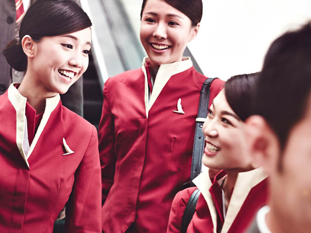 air-journal_Cathay_Pacific_new look crew