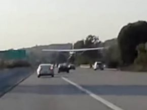 Atterrissage réussi sur une autoroute (vidéo) 5 Air Journal