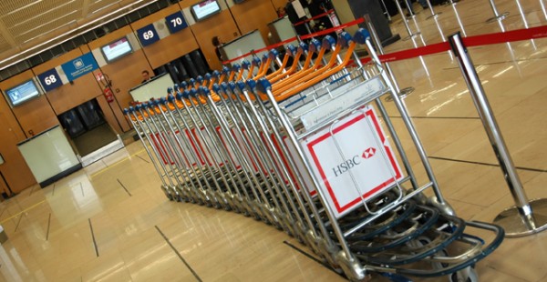 
Hier, l aéroport de Paris-Orly a connu une panne de son système de traitement des bagages, créant une situation chaotique en p