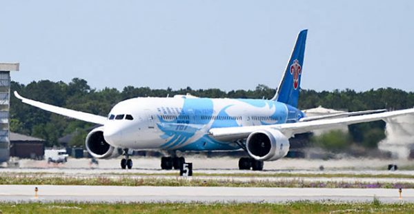 La compagnie aérienne China Southern Airlines a pris possession du premier des 20 Boeing 787-9 Dreamliner commandés, tandis que 