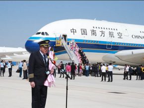 La compagnie aérienne China Southern Airlines a posé un Airbus A380 dans le nouvel aéroport de Pékin-Daxing, et ouvert deux no