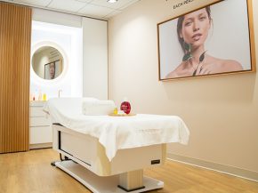 
La compagnie aérienne Air France a inauguré un nouvel espace spa dans son salon à l’aéroport de New York-JFK, toujours en p