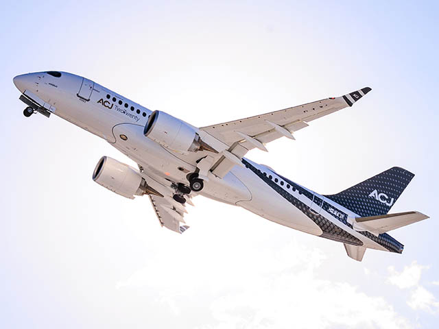 VIP : TwoTwenty pour Comlux et 787 par Jet Aviation