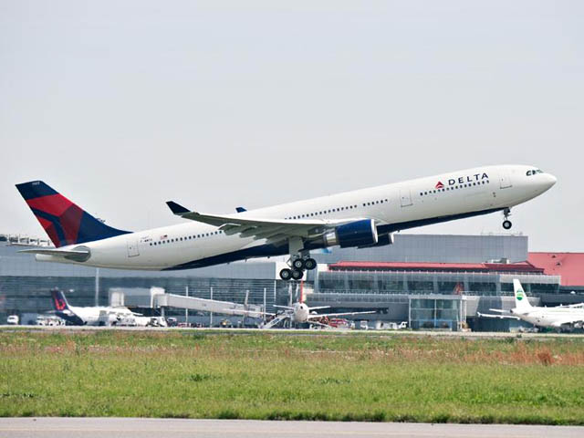 air-journal_Delta A330 242T Takeoff