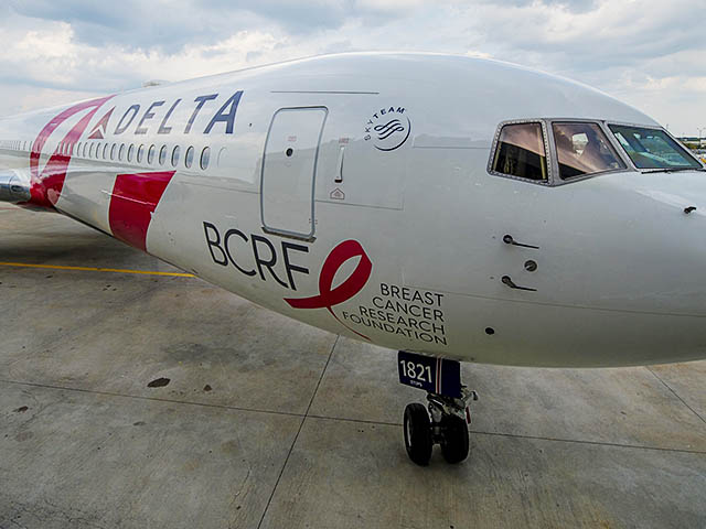  air-journal_Delta-Air-Lines-767-400ER-rose-cancer2