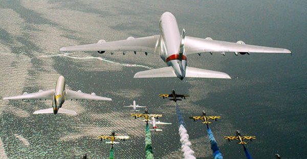 Deux Airbus A380 d’Emirates Airlines et Etihad Airways, et pour les low cost un A320 d’Air Arabia et un Boeing 737 MAX 8 de Fl