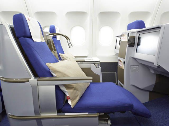 Edelweiss-Business-Class-Seat-Lounge