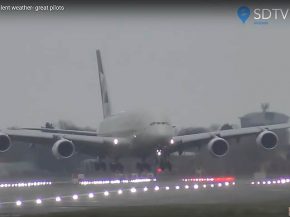 Le passage de la tempête Dennis ce weekend a entrainé l’annulation de plusieurs centaines de vols, principalement par les comp