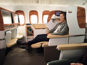 La compagnie aérienne Emirates Airlines a lancé un tarif de classe Affaires sans accès aux avantages au sol ni aux upgrades. El