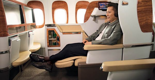 La compagnie aérienne Emirates Airlines a lancé un tarif de classe Affaires sans accès aux avantages au sol ni aux upgrades. El