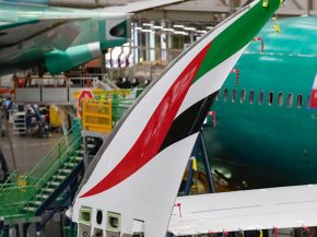 La compagnie aérienne Emirates Airlines a reconnu qu’elle ne mettra pas en service avant 2021 ses premiers Boeing 777X, dont el