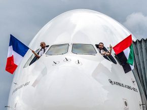 La compagnie aérienne Emirates Airlines a remis en service mercredi ses Airbus A380 sur des vols commerciaux pour la première fo