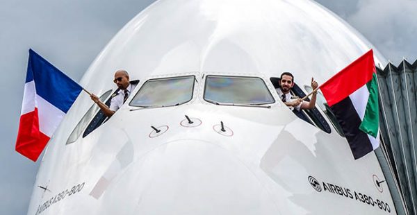 La compagnie aérienne Emirates Airlines a remis en service mercredi ses Airbus A380 sur des vols commerciaux pour la première fo