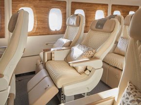 
La compagnie aérienne Emirates Airlines ouvrira à la vente le 1er juin les sièges de sa classe Économie Premium, initialement