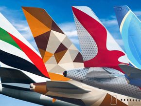 
Emirates et Etihad Airways ont signé un protocole d’accord (MoU) pour étendre leur accord interligne et offrir aux voyageurs 
