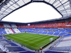 La compagnie aérienne Emirates Airlines et l’Olympique Lyonnais (OL) ont signé un partenariat de cinq ans, qui sera en particu