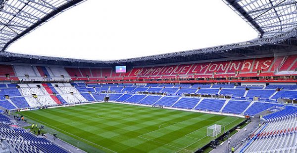 La compagnie aérienne Emirates Airlines et l’Olympique Lyonnais (OL) ont signé un partenariat de cinq ans, qui sera en particu