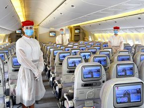La compagnie aérienne Emirates Airlines sera la première au monde à offrir à ses passagers une couverture gratuite des frais m