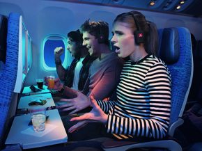 La compagnie aérienne Emirates Airlines assure que tous ses vols vers et depuis la Grande Bretagne retransmettront en direct les 