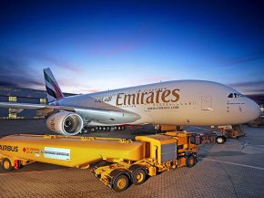 
La compagnie aérienne Emirates Airlines a accueilli à Dubaï le premier des trois Airbus A380 attendus d’ici la fin du mois, 