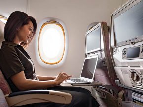 Les passagers de la compagnie aérienne Emirates Airlines disposeront d’ici 2022 du Wi-Fi, d une connectivité mobile et de la t
