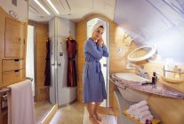 Le salon de bord et la douche ont repris du service dans les Airbus A380 de la compagnie aérienne Emirates Airlines, avec les mes