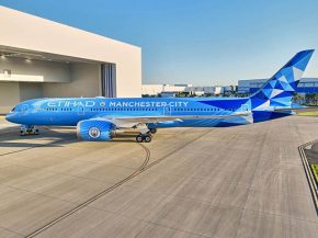 La compagnie aérienne Etihad Airways a déployé un nouveau Boeing 787-9 Dreamliner revêtu d’une livrée à l’honneur du clu