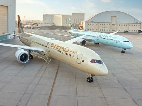 
La compagnie aérienne Etihad Airways a mis en service sur des lignes régulières le deuxième Boeing 787-10 ayant servi d’éc