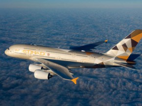 
La compagnie aérienne Etihad Airways a rapatrié à Abou Dhabi le premier de ses dix Airbus A380 placés en stockage prolongé p