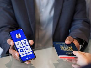 
Les passagers de la compagnie aérienne Etihad Airways voyageant entre Abou Dhabi et les aéroports de Chicago, New York, Washing