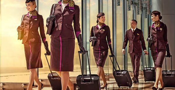 La compagnie aérienne Etihad Airways lance une campagne mondiale de recrutement d’hôtesses de l’air et stewards, avec des jo